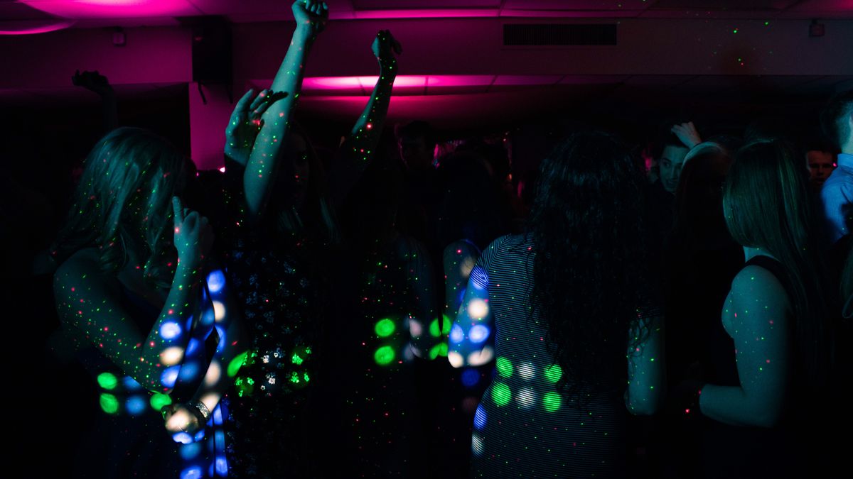 Ambiance de soirée nocturne, prévention en milieu festif